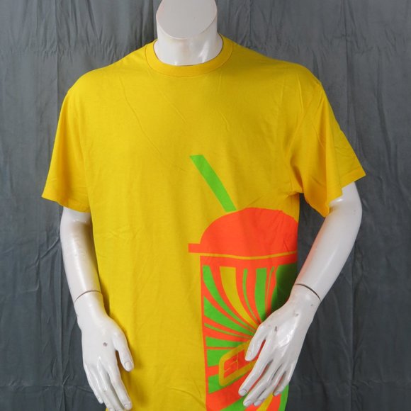 Seven Eleven Staff Shirt - Slurpee - Slurpee Side Graphic - Men's Large - Picture 3 of 7
